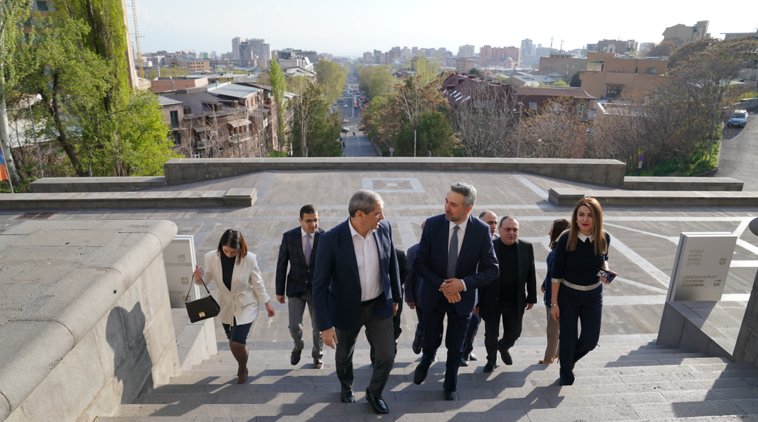 AraratBank to Support Modernization of Laboratory of Biological Research of Manuscripts at Matenadaran